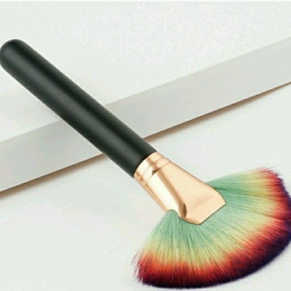 Last one 🌈Rainbow Fan Makeup Brush - Picture 2 of 4